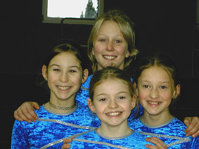 v. li.: Jane Jakobi, Daniela Immerheiser, Stephanie Freimuth; hinten: Jule Glock