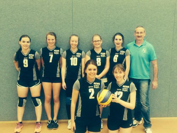 v.l. stehend: Lena H., Hannah R., Annika H., Malin H., Maike L., Trainer Klaus S.